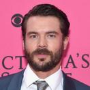 Charlie Weber